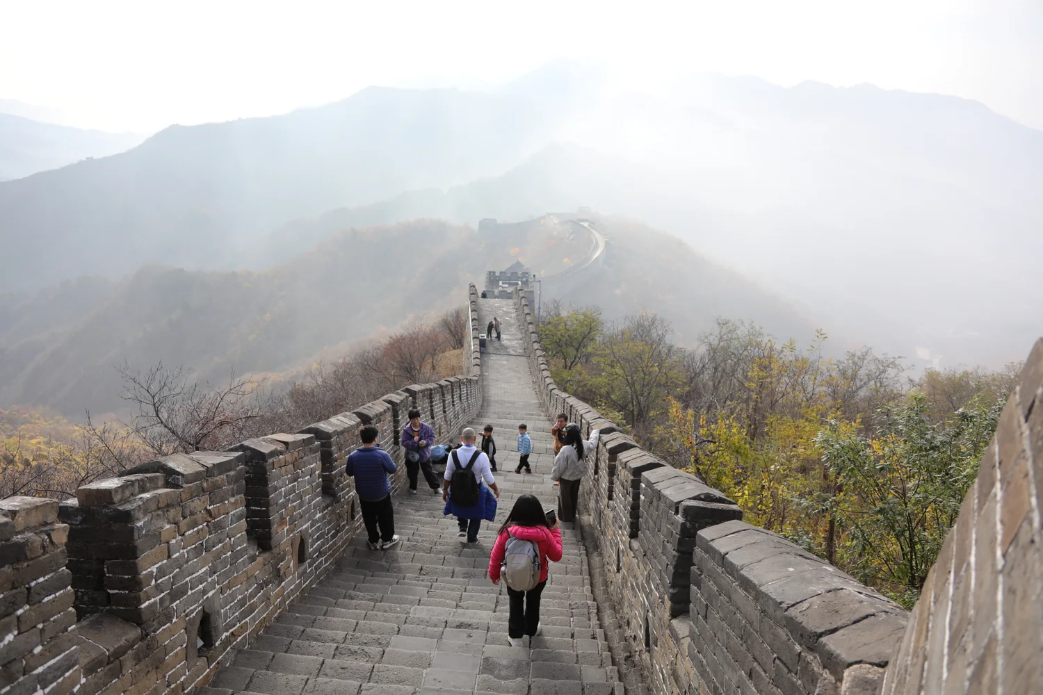 Visitors on a stepped, undulating wall walkway
