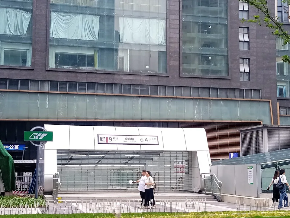 Guanyinqiao Line 9 entrance 6A, photographed with its grille down. Historical entrance reference only: this image does not establish today's opening status or a step-free route.